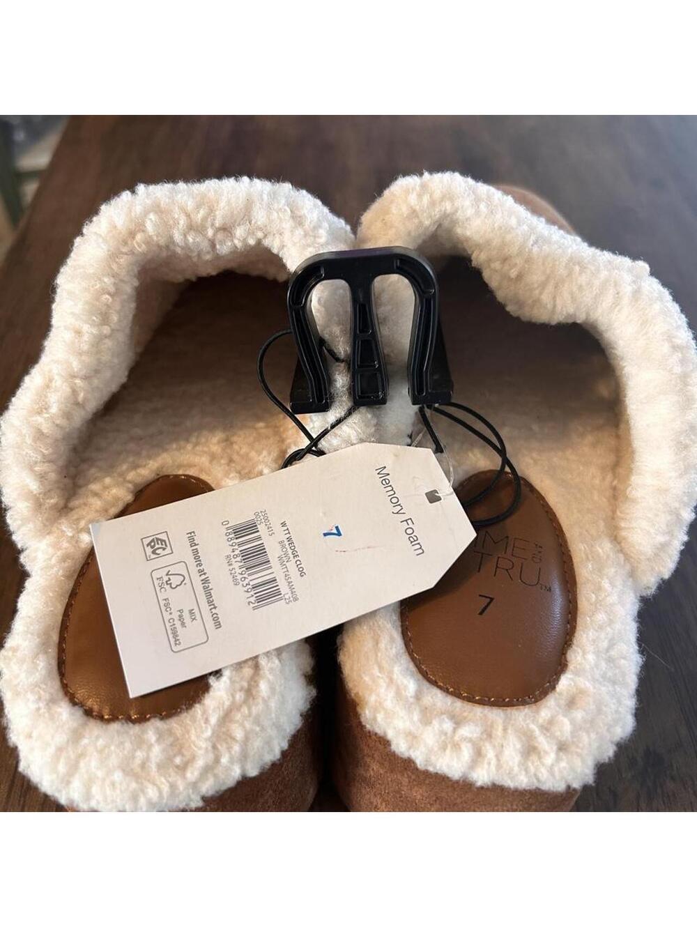 Time and Tru Clogs - Picture 3 of 4